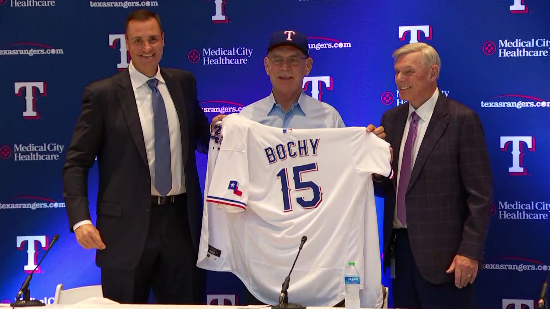 Rangers Welcome World Series-Winning Manager Bruce Bochy to