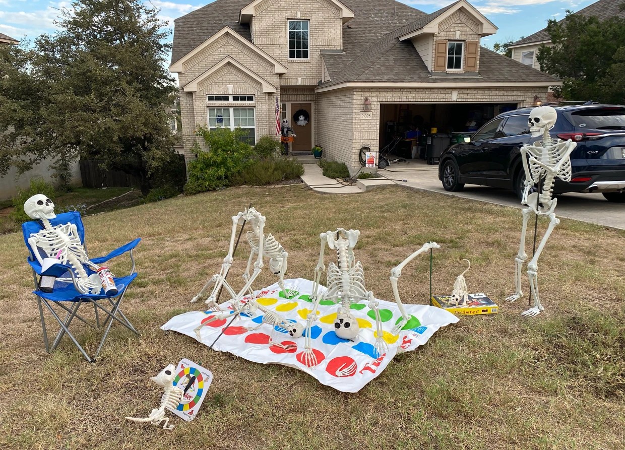 Texas Family Changes Halloween Skeleton Display Daily in October – NBC 5 Dallas-Fort Worth - Vimarsana News