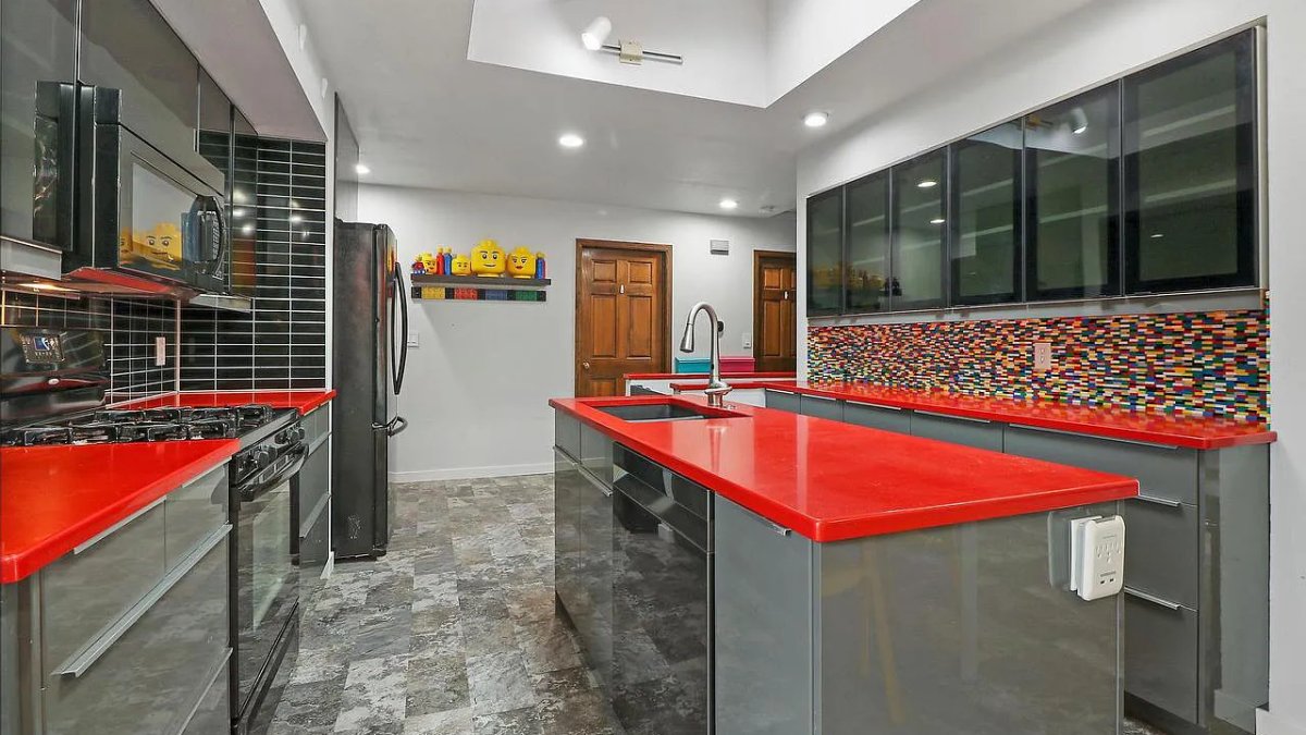 LEGO-Themed House in Kenosha Finds Buyer: See the Home's Colorful Interior – NBC 5 Dallas-Fort Worth - Vimarsana News