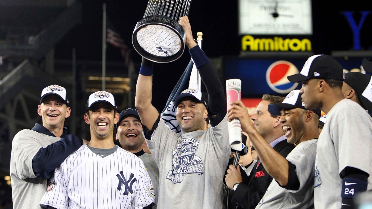 2009 New York Yankees World Series Champions Team Roster T-Shirt