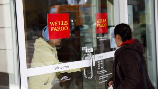 Wells Fargo Mortgage Staff Brace for Layoffs as U.S. Loan Volumes Collapse