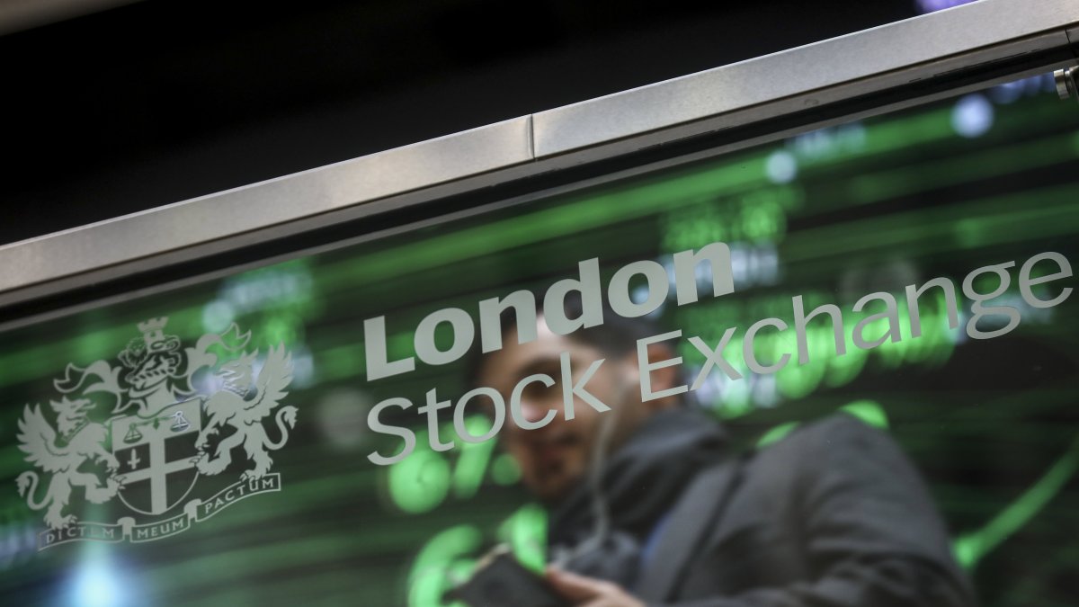 European Markets Flat to Close Out Winning Week on Dovish Fed Bets - Vimarsana News