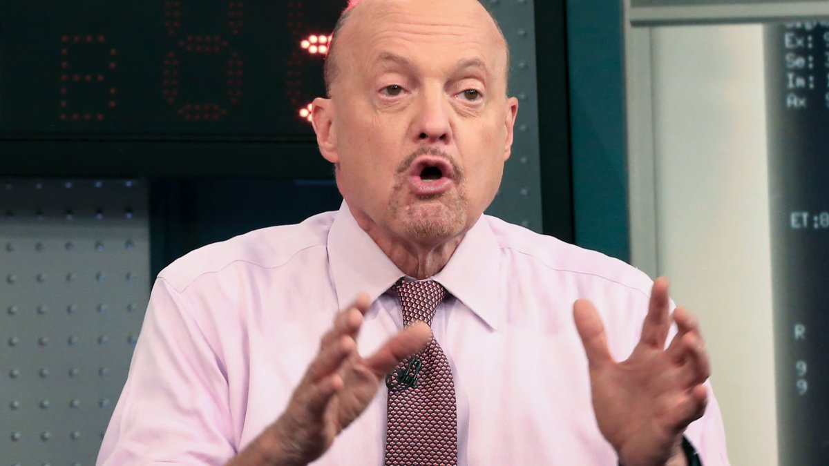 Jim Cramer Says These 8 Stocks Can Withstand the Fed's Tightening Cycle - Vimarsana News