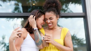 2 Dating Red Flags—and a Green Flag, According to Hinge Users