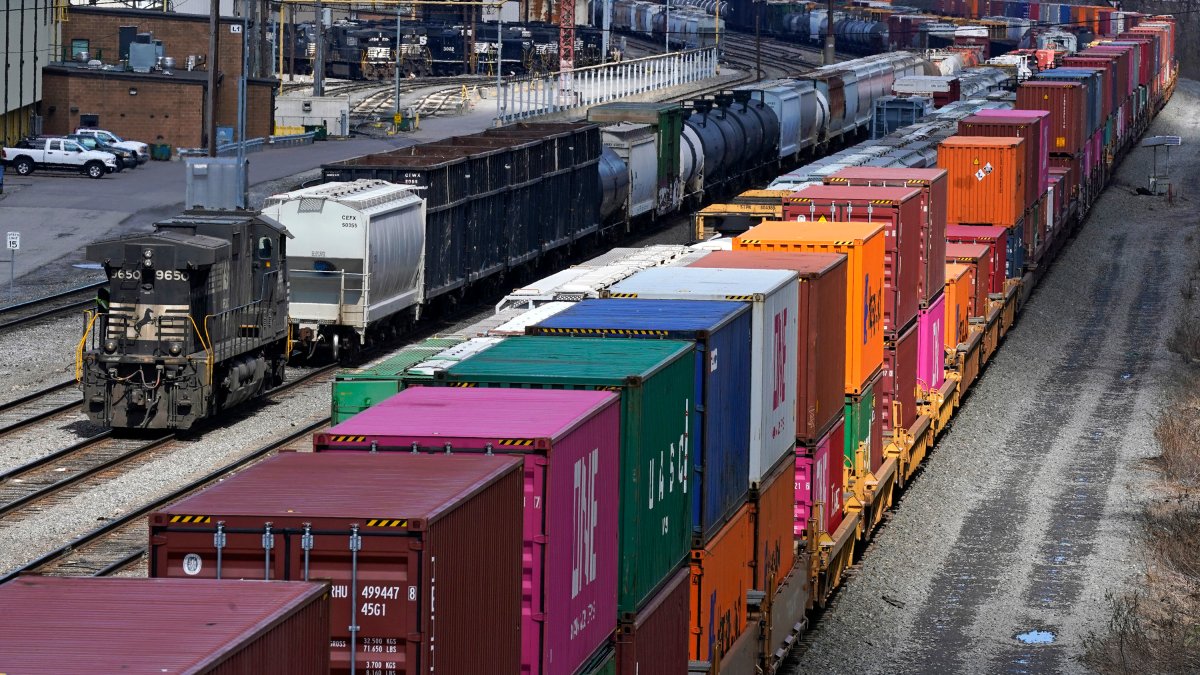 Here's How a Railroad Strike Could Cripple the US Economy in Just 2 Weeks – NBC 5 Dallas-Fort Worth - Vimarsana News