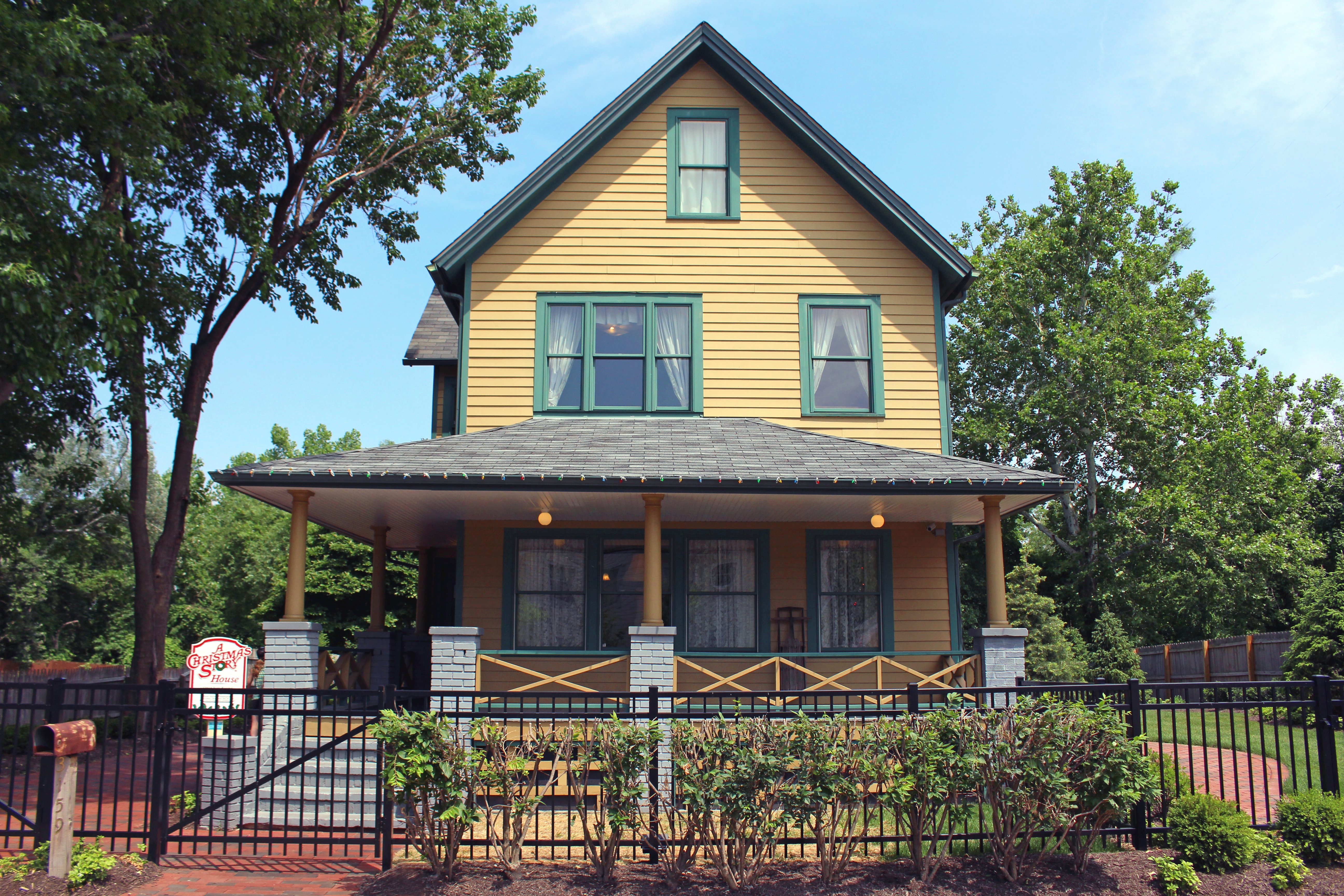 House From 'A Christmas Story' Is Now for Sale in Cleveland. See What It Looks Like - Vimarsana News