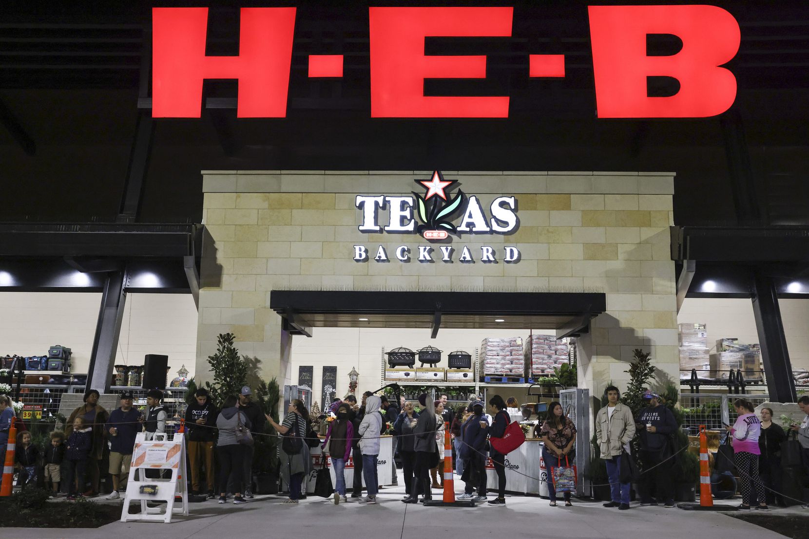 Plano's First HEB Opens to Shoppers