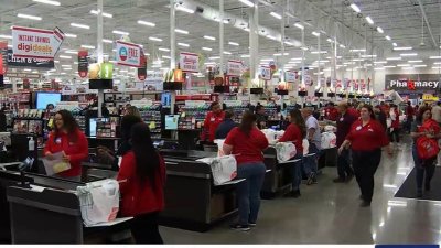 Plano's First H-E-B Opens to a Line of Shoppers