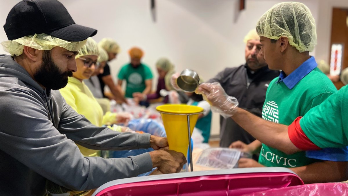 Texas Volunteers Donate 100 000 Meals