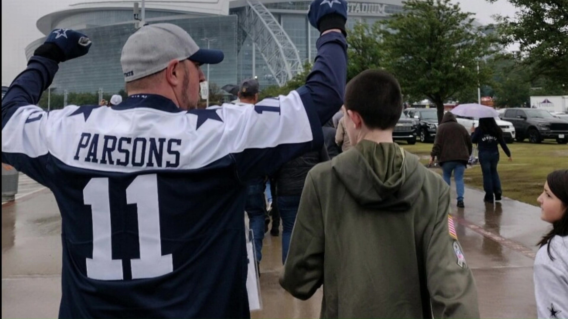 After Conquering Cancer, Lifelong Cowboys Fan Cheers America's Team