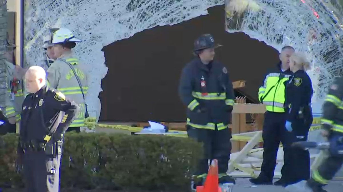 Hingham MA Apple Store Crash: 1 Dead, 17 Hurt – NBC 5 Dallas-Fort Worth - Vimarsana News