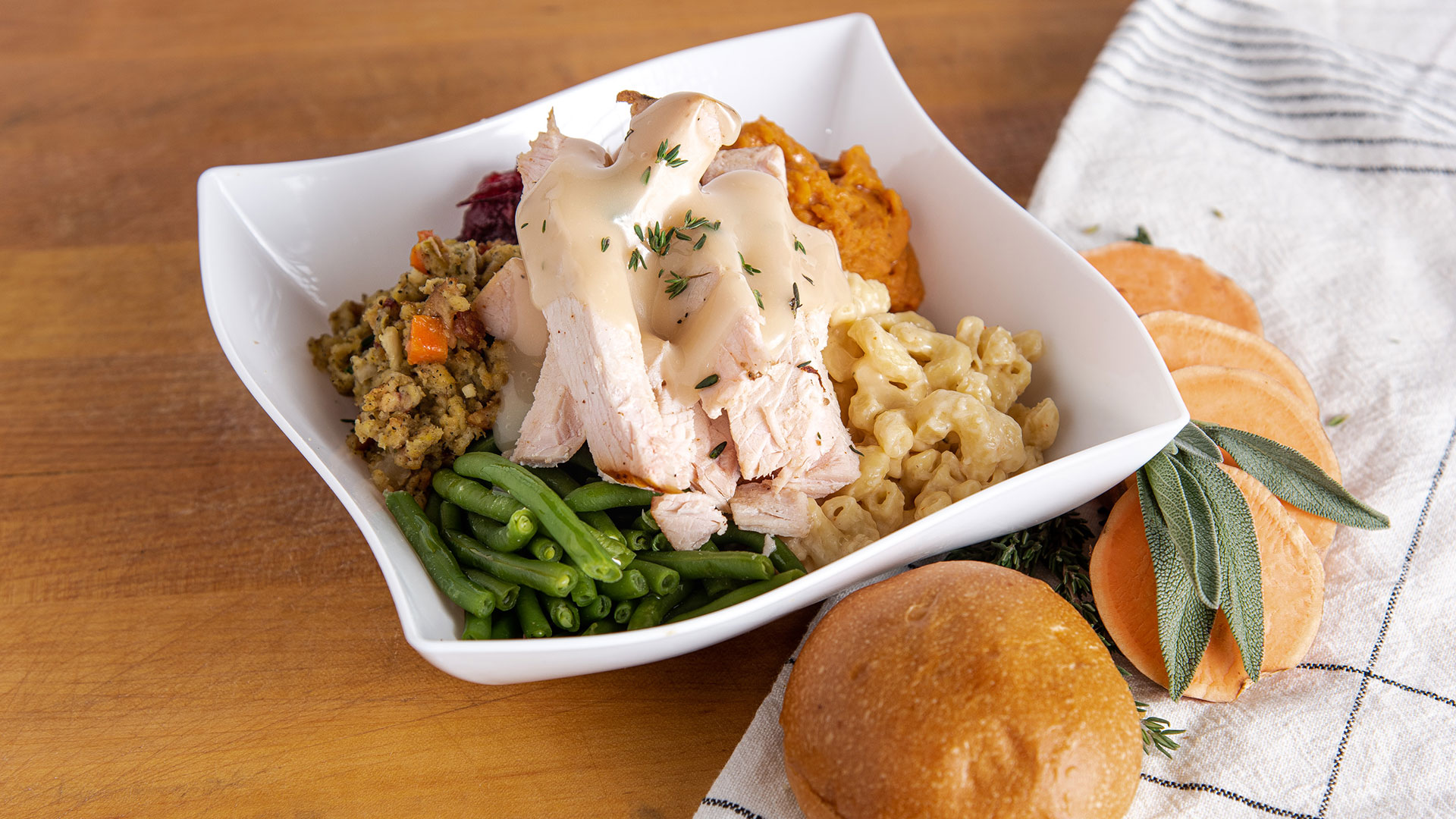 Cowboys Chefs Prepare Bountiful Thanksgiving Game Dinner, With ALL the Trimmings