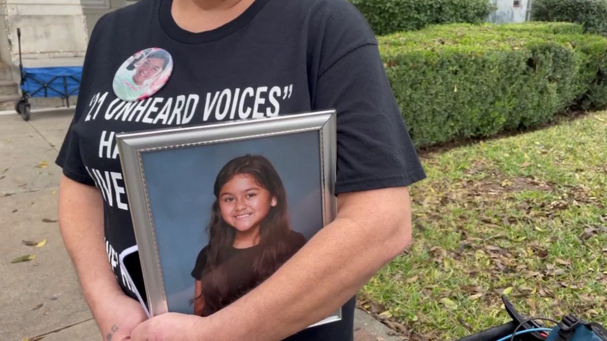 uvalde-families-mark-first-christmas-without-loved-ones-nbc-5-dallas