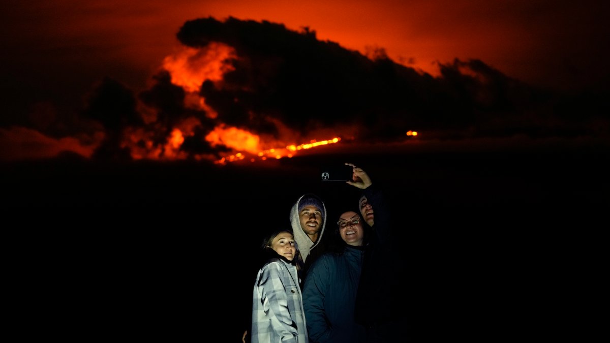 Lava From Hawaii’s Mauna Loa Volcano Moves Closer to Key Highway on Big Island