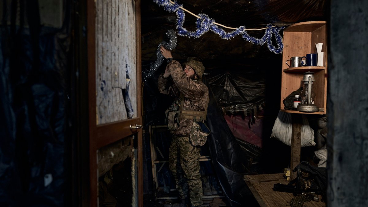 Russian Strike Kills at Least 10 and Wounds 55 on Kherson, Ukraine on Christmas Eve