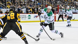 Dallas Stars Left Wing Mason Marchment (27) shoots the puck during the third period in the NHL game between the Pittsburgh Penguins and the Dallas Stars on December 12, 2022, at PPG Paints Arena in Pittsburgh, PA.