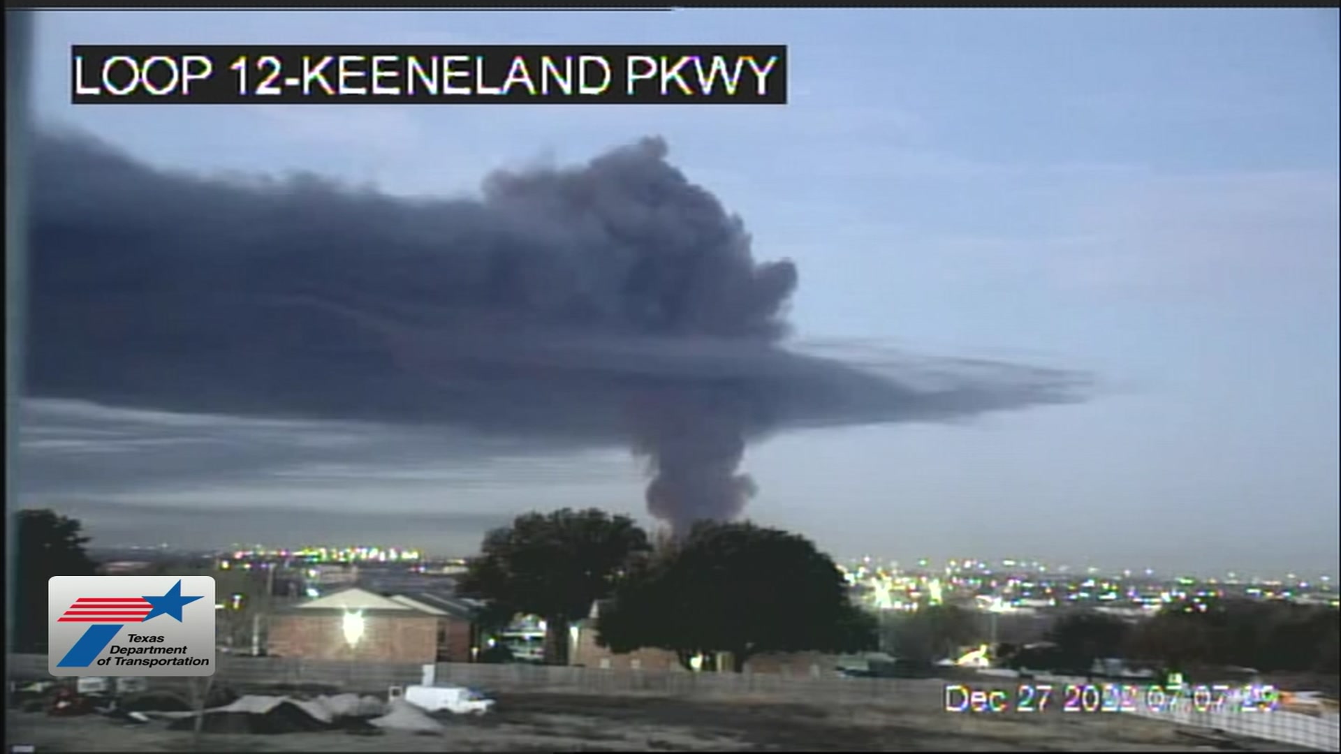 Dallas Fire-Rescue responds to 3-alarm fire at abandoned warehouse ...