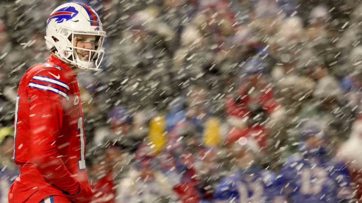 Watch Buffalo Bills Dig Cars Out of Snow After Storm Delays Return Home