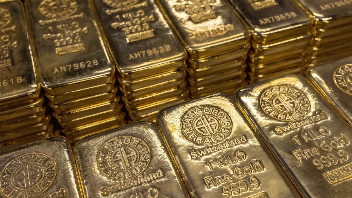 Gold Surges to 6-Month High, and Analysts Expect Records in 2023 - Vimarsana News