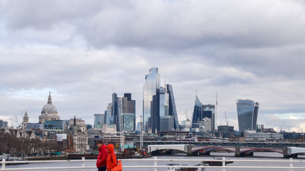 UK Economy Ekes Out Growth in November Surprise — But Recession Still Seen as Inevitable - Vimarsana News