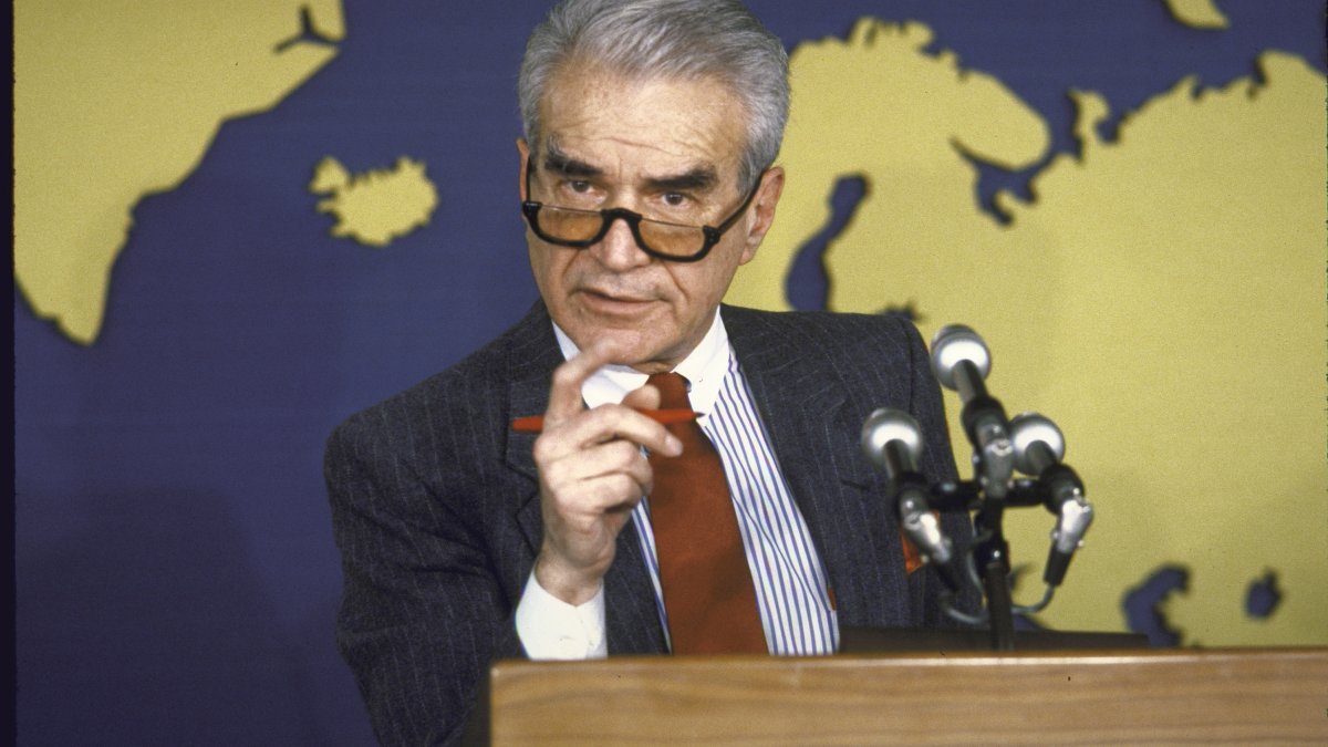 Bernard Kalb, Veteran Foreign Correspondent, Dies at 100 – NBC 5 Dallas-Fort Worth - Vimarsana News