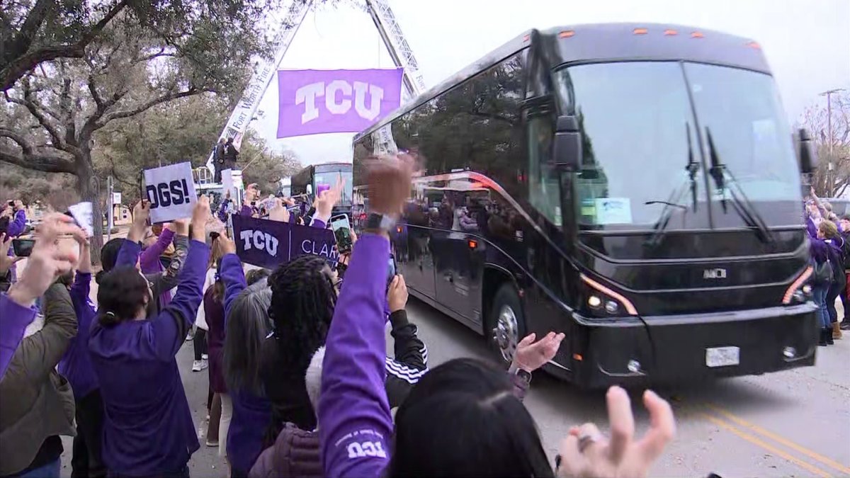 CHASING THE CHAMPIONSHIP: Fans begin arriving in LA for national  championship game