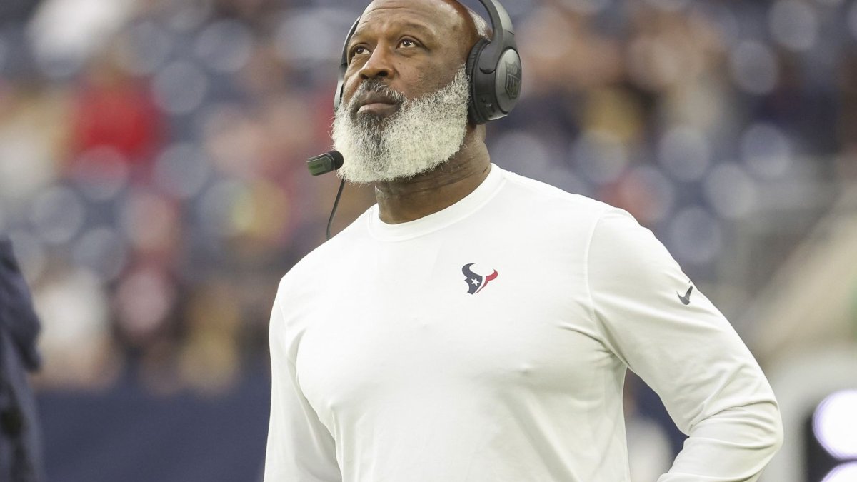 Texans Head Coach Lovie Smith reacts to Week 11 loss to the