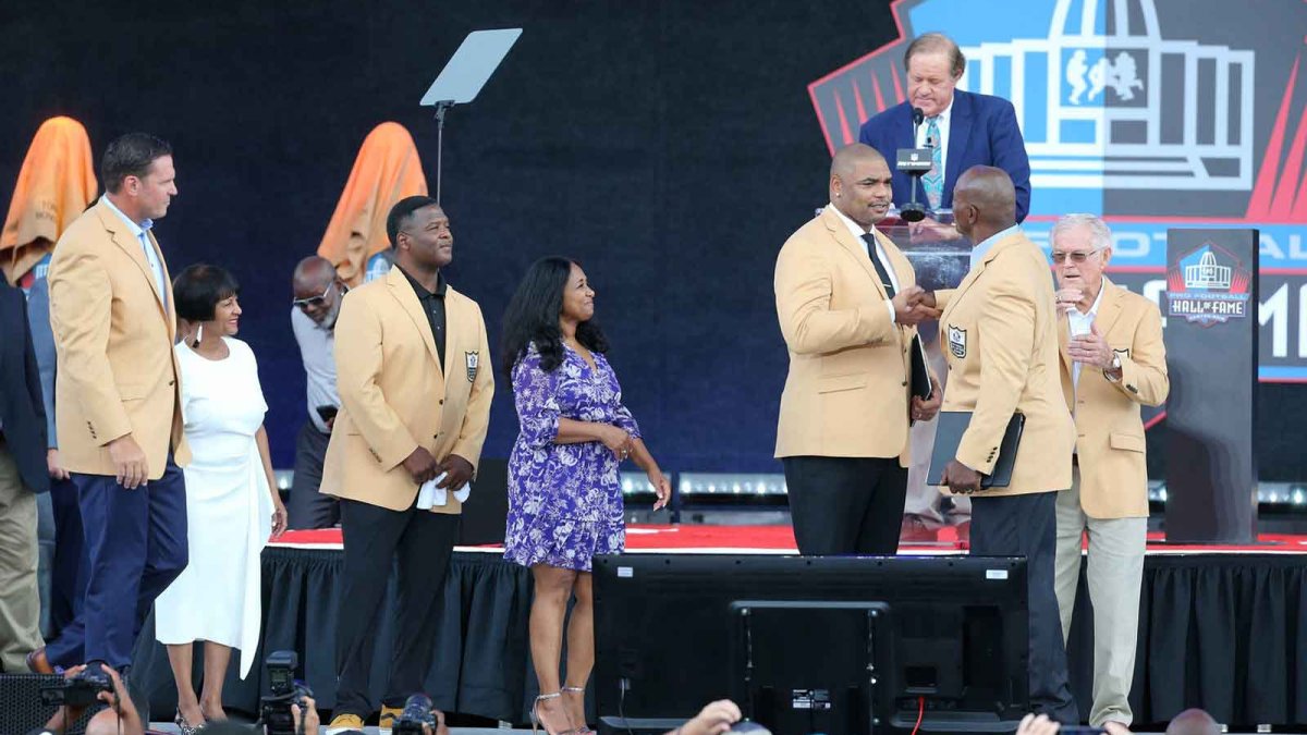 A Look at Non-NFL Players in the Pro Football Hall of Fame – NBC 5 ...