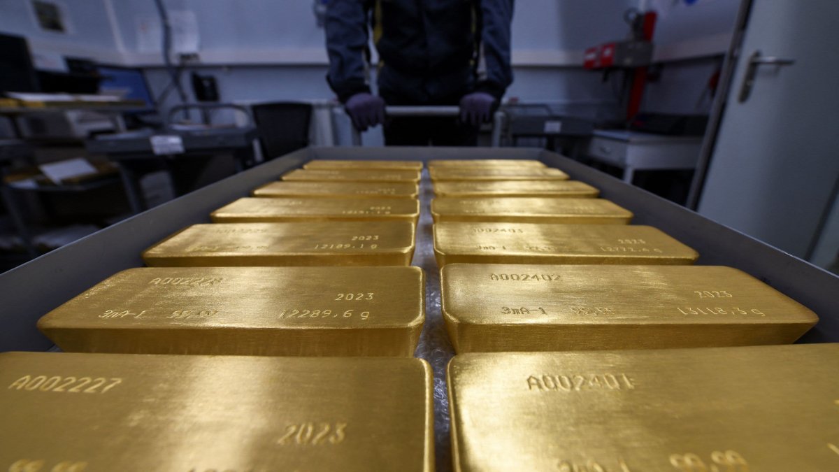 Gold Demand Surged to an 11-Year High in 2022 on 'Colossal' Central Bank Buying – NBC 5 Dallas-Fort Worth - Vimarsana News