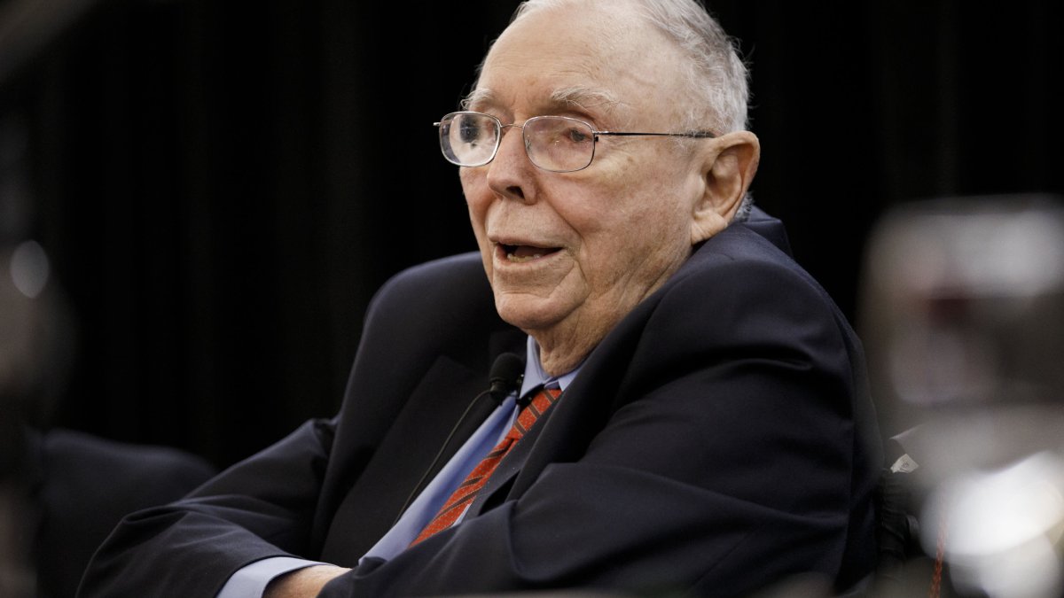 Billionaire Charlie Munger: Cryptocurrency Is 'Crazy, Stupid Gambling,' and 'People Who Oppose My Position Are Idiots' – NBC 5 Dallas-Fort Worth - Vimarsana News