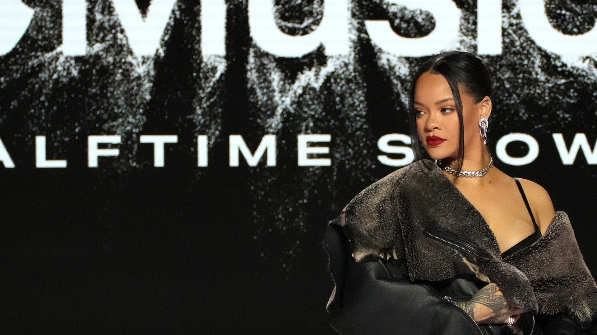 Rihanna Admits She Studied Beyoncé's Super Bowl Halftime Performances