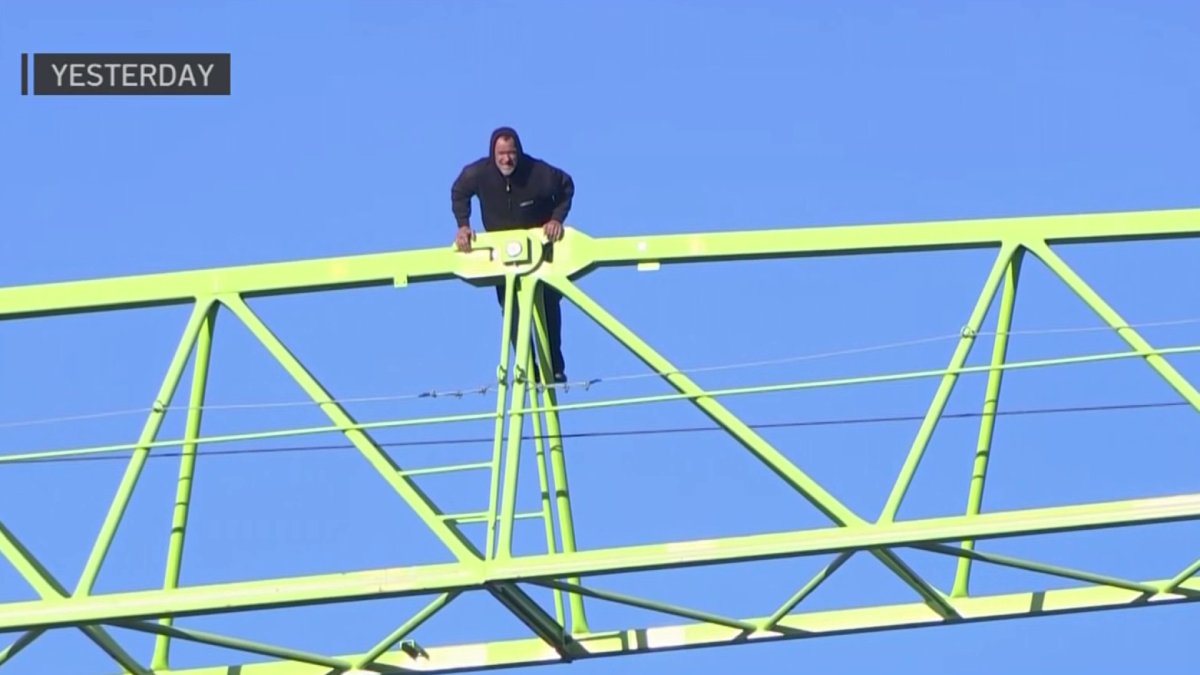 Man Climbs Onto Dallas Crane, Refuses to Come Down – NBC 5 Dallas-Fort ...