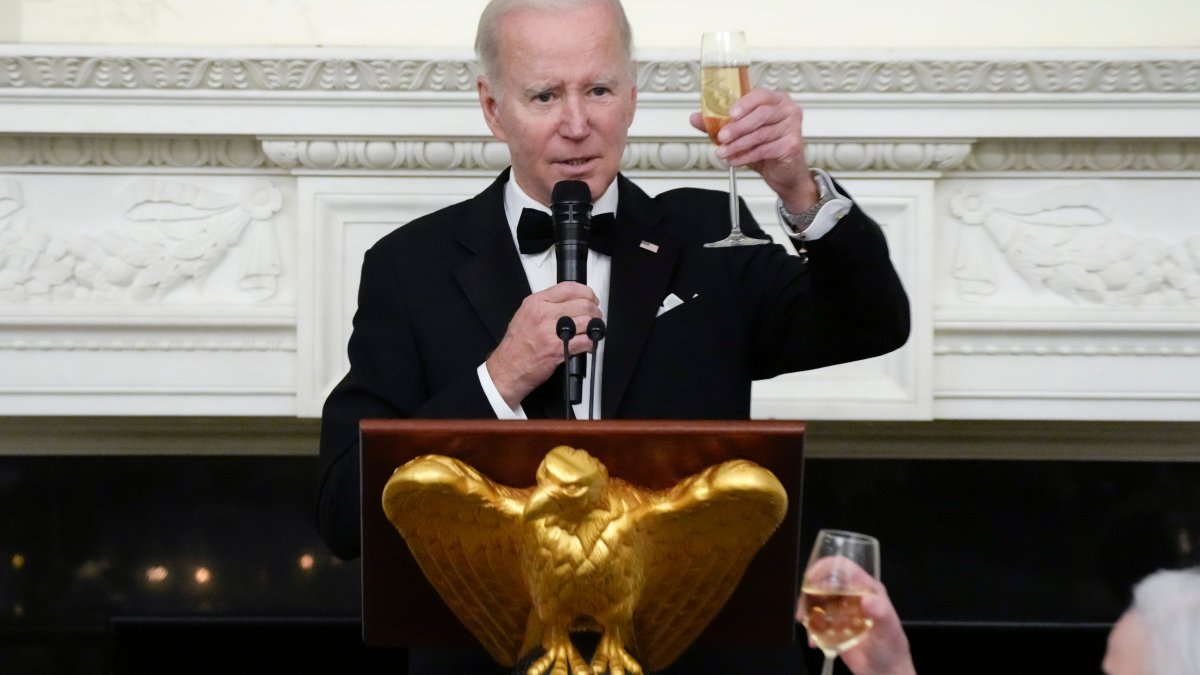 Biden Hosts Dinner at White House in Effort Towards Bipartisanship – NBC 5 Dallas-Fort Worth - Vimarsana News