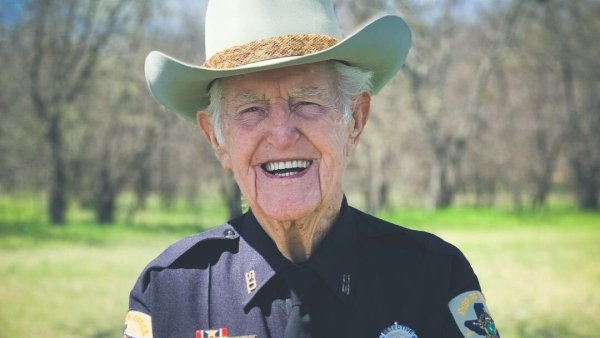 ‘Longest-Serving Officer’ Bill Hardin Dies – NBC 5 Dallas-Fort Worth