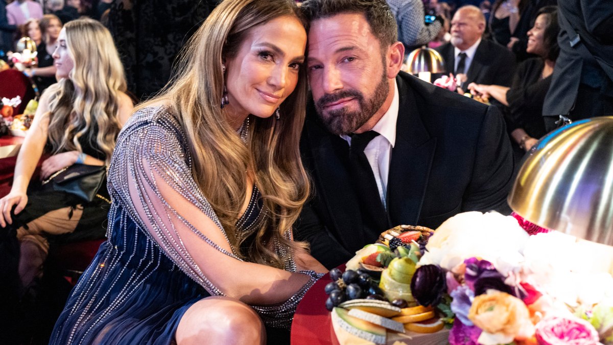Jennifer Lopez Pokes Fun of Ben Affleck’s ‘Happy Face’ After Viral Grammys Meme