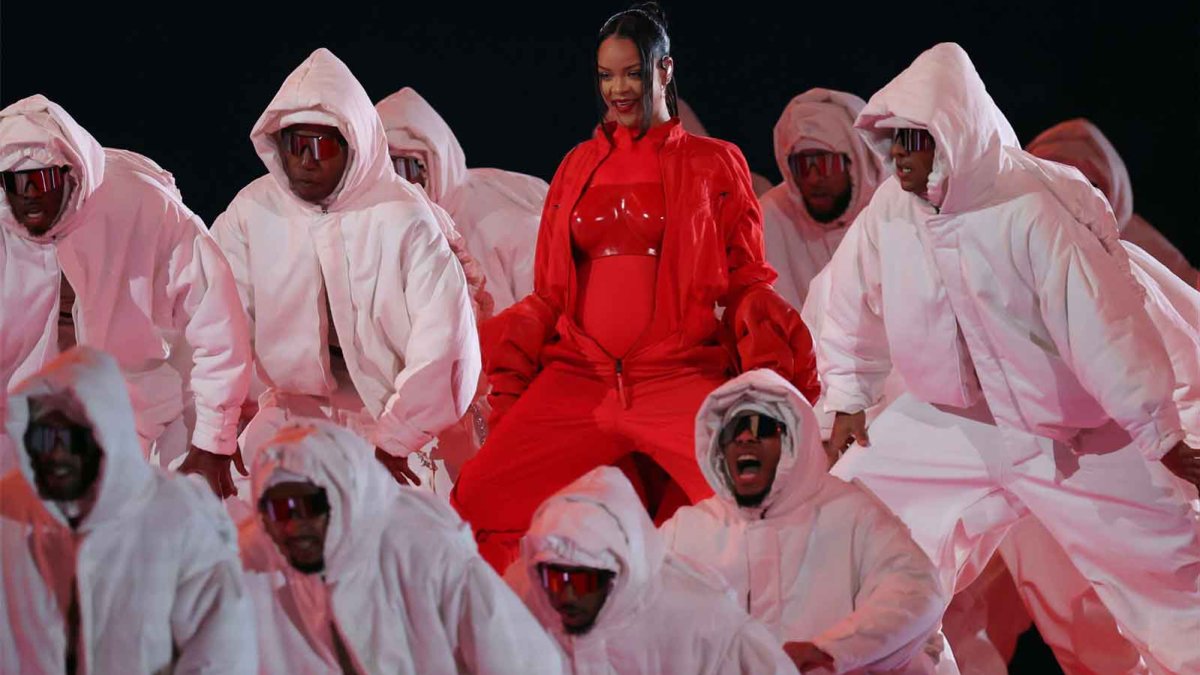 Twitter Goes Wild After Rihanna’s Riveting Super Bowl Halftime Performance