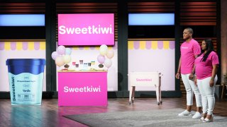 Sweetkiwi’s Michael Kindele (left) and Ehime Eigbe pitch investors on ABC’s “Shark Tank.”