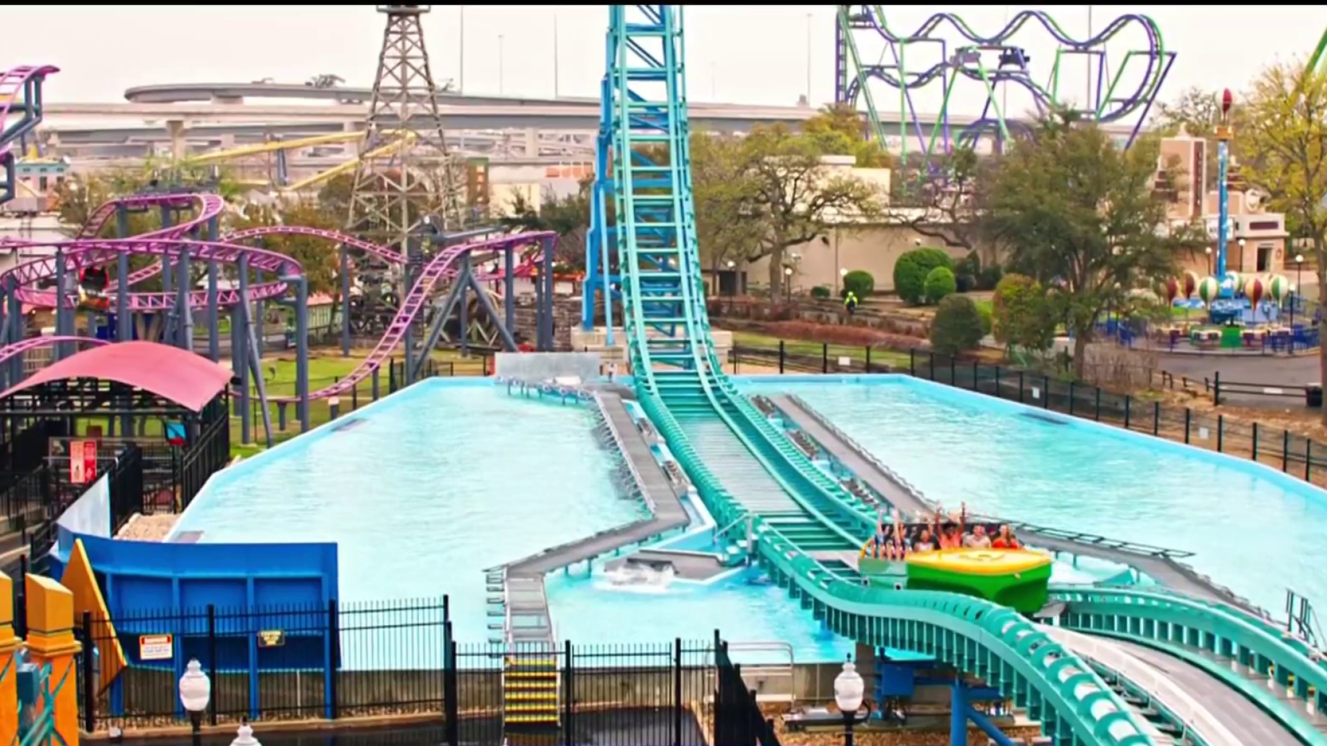 Six Flags Over Texas Debuts New Aquaman Power Wave in Time for