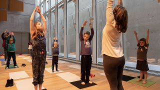 Kids being lead in yoga at the Kimbell Art Museum
