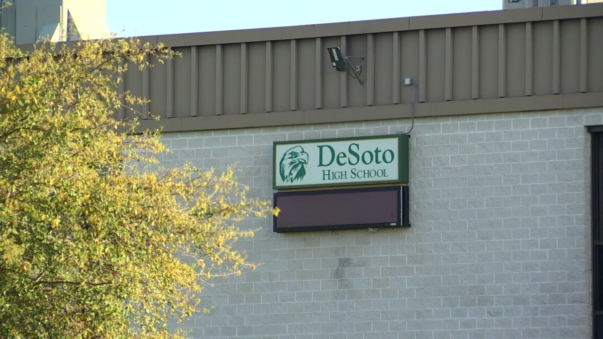 DeSoto High School forced to lockdown after online threat NBC 5
