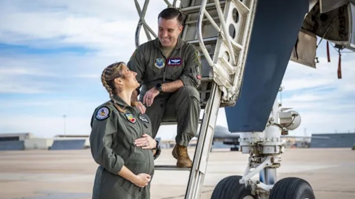 Texas 'Top Gun' Pilot Flies Supersonic While Pregnant - Vimarsana News