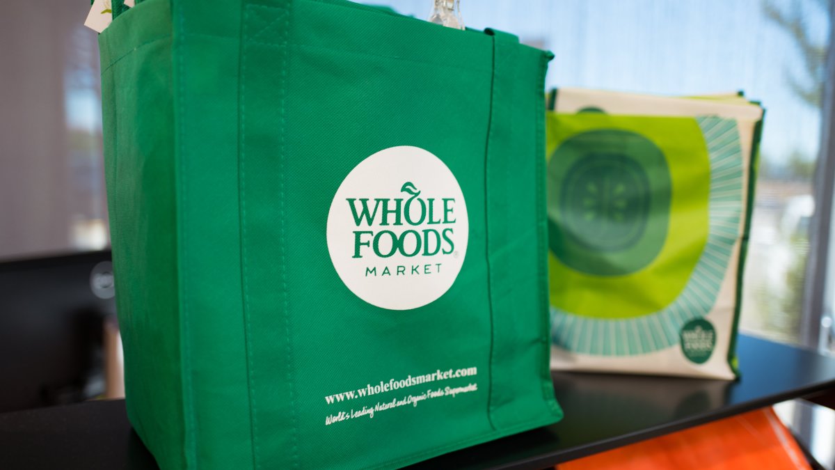 Whole Foods Plans to Lay Off Several Hundred Corporate Employees: Read the Memo Here - Vimarsana News