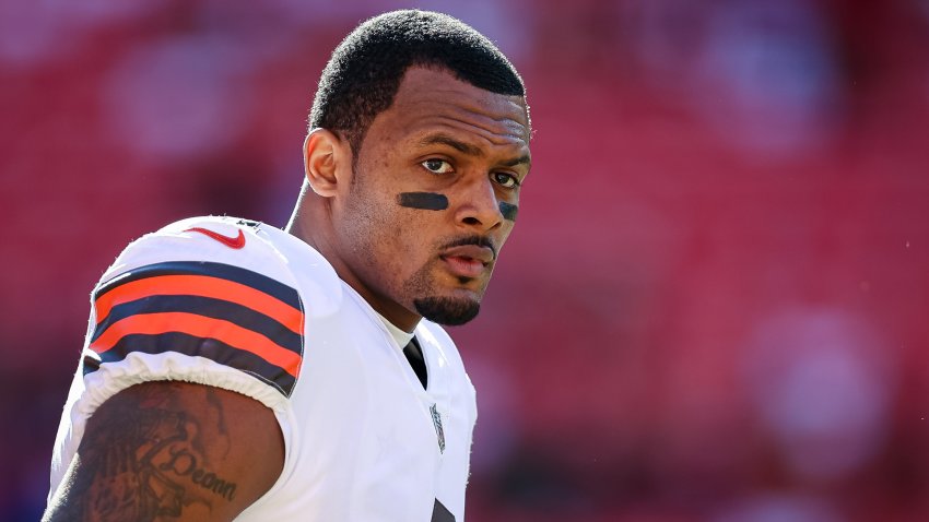 Deshaun Watson apologizes, then struggles in Cleveland Browns