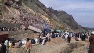 A massive landslide struck a key highway near the Torkham border town in northwestern Pakistan before dawn Tuesday, burying several trucks and injuring some people, police and rescue officials said.