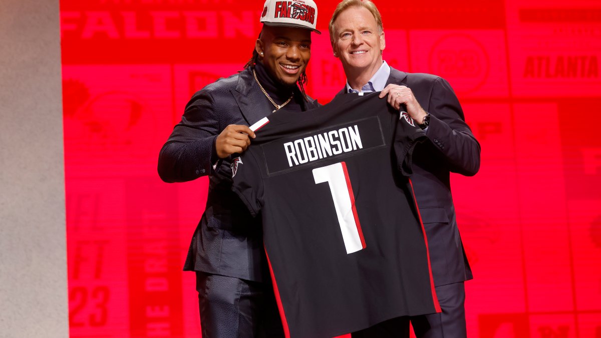 Texas RB Bijan Robinson goes No. 8 to the Atlanta Falcons - Burnt