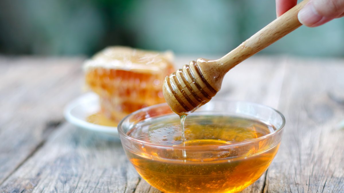 Some People Swear by Honey to Treat Seasonal Allergies. Does It Work? – NBC 5 Dallas-Fort Worth - Vimarsana News
