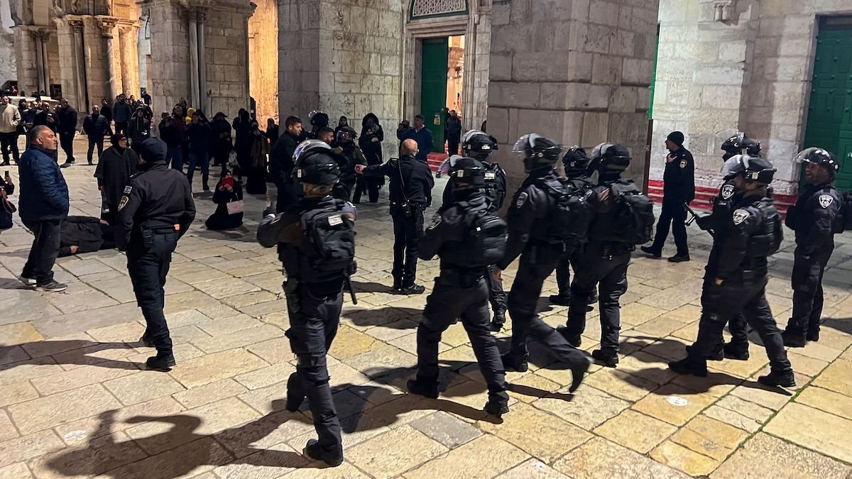 Israeli Forces Storm Al-Aqsa Mosque in Jerusalem, Sparking Clashes – NBC 5 Dallas-Fort Worth - Vimarsana News