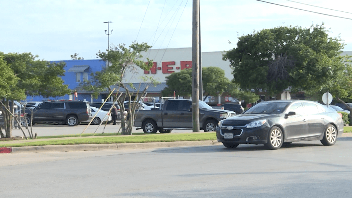 Cheerleaders Shot After Getting Into Wrong Car at H-E-B Parking Lot in Elgin – NBC 5 Dallas-Fort Worth - Vimarsana News