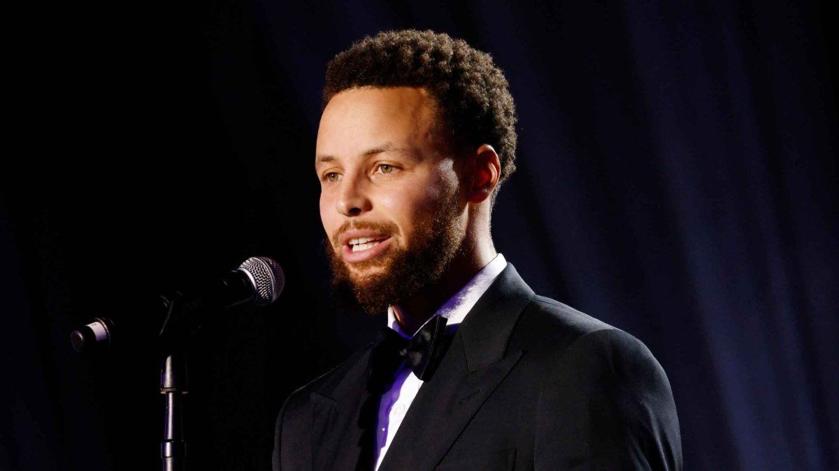 Steph Curry to Star in 'Mr. Throwback' Comedy Series for NBC, Per Report – NBC 5 Dallas-Fort Worth - Vimarsana News