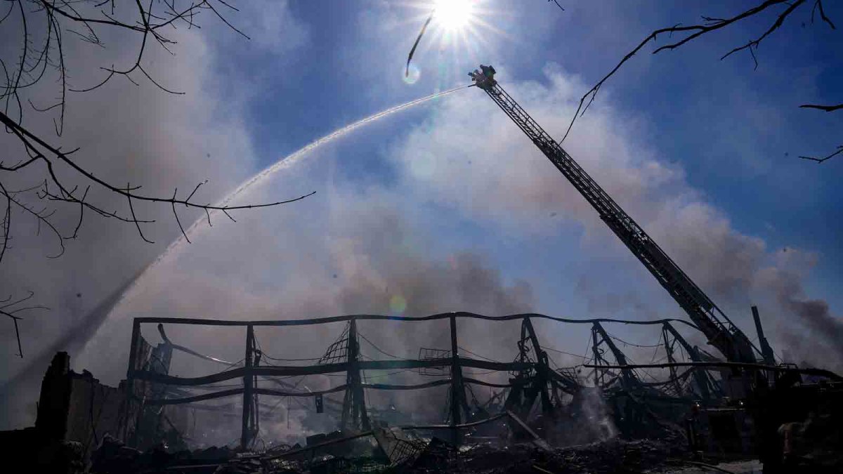 Major Indiana Plastics Fire Nearly Out But Residents Worry as Air Quality Tests Continue - Vimarsana News